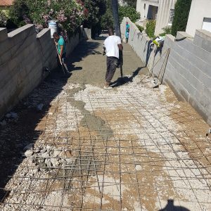 Avant - Une longue allée à préparer pour pouvoir couler le béton...