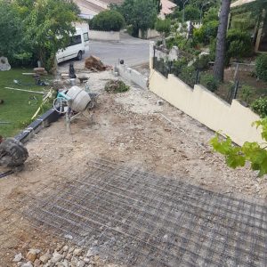 Avant - Pour une allée carrossable en pente...